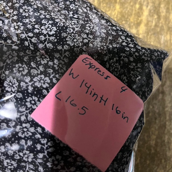 Y2K black and white ditsy floral above knee skirt - Picture 5 of 5